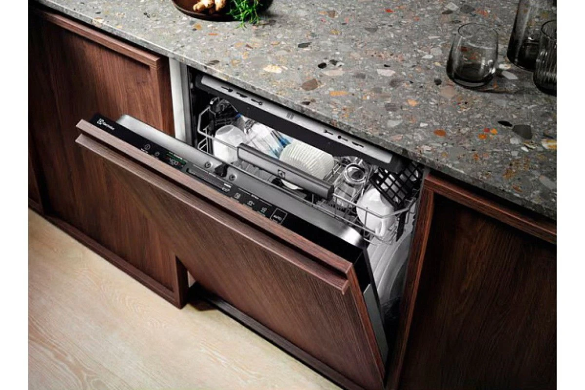 Встраиваемая посудомоечная машина Electrolux EEC67310L