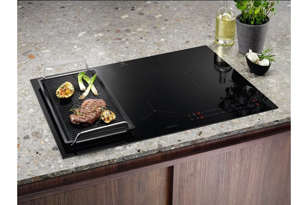 Индукционная варочная панель Electrolux EIS82449