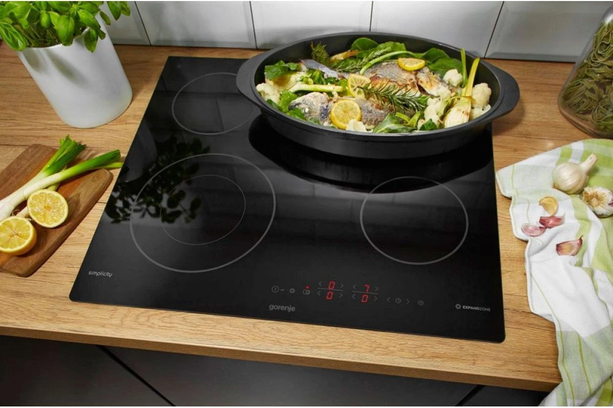 Независимая стеклокерамическая варочная панель Gorenje ECT643SYB