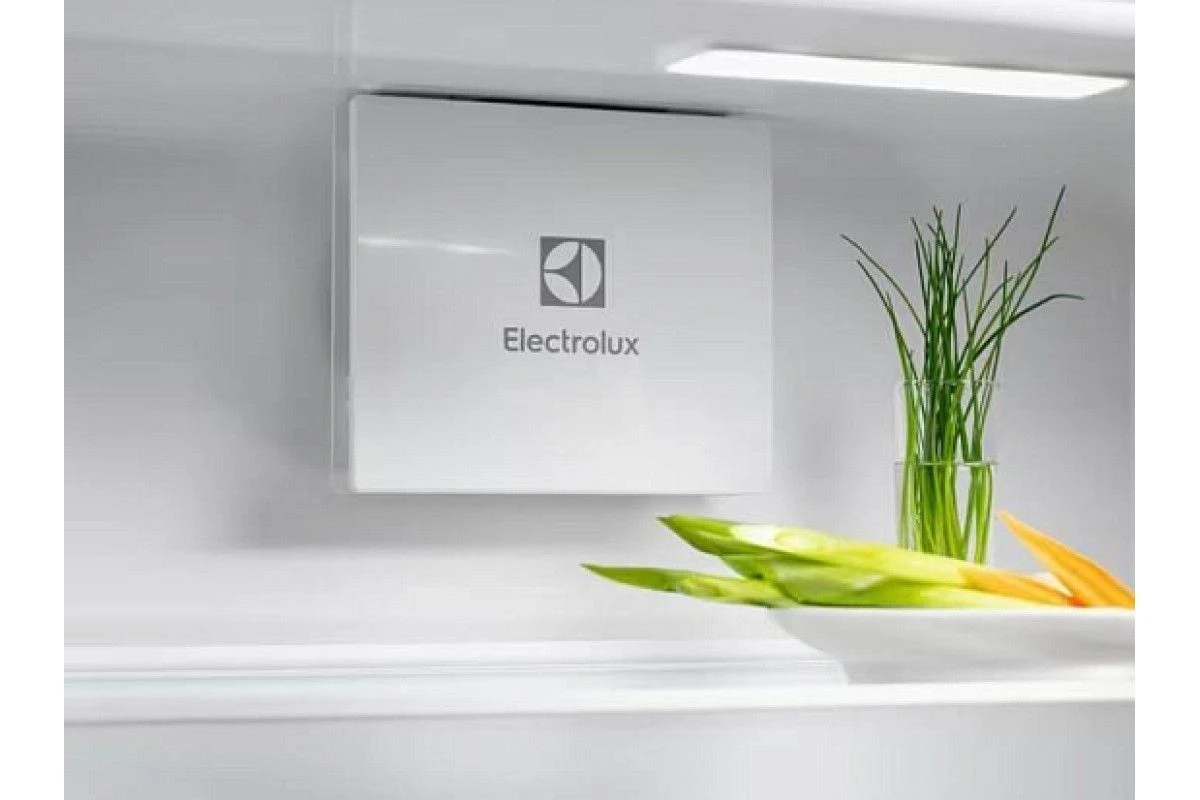 Встраиваемый холодильник Electrolux LNG7TE18S