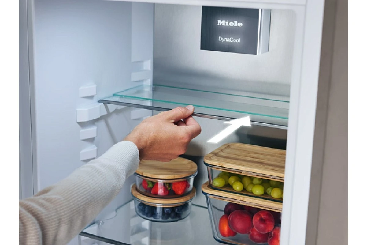 Встраиваемый холодильник Miele KFN 7795 C