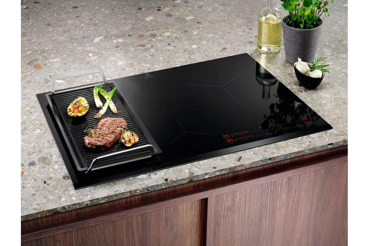 Индукционная варочная панель Electrolux EIS82453