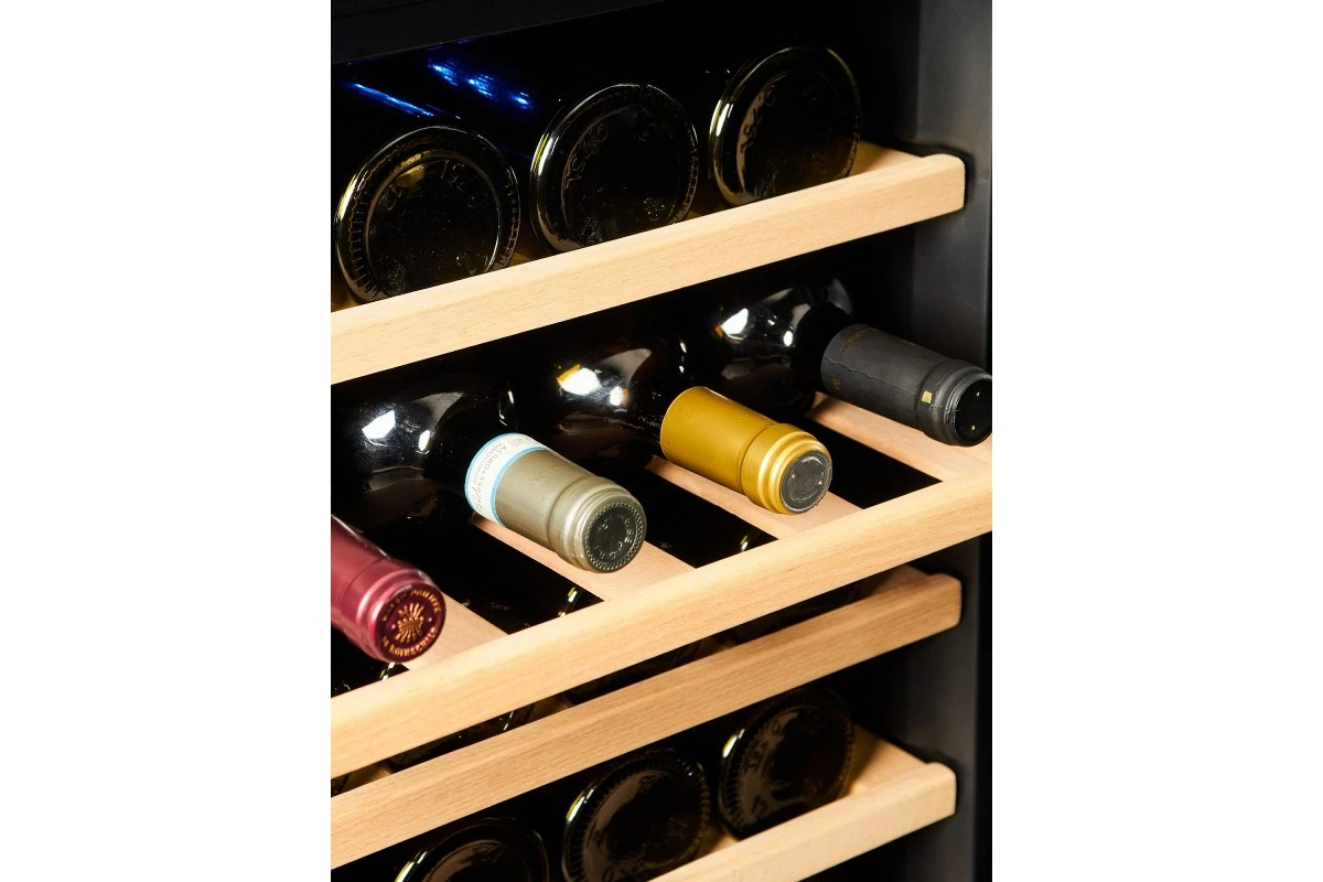 Однозонный шкаф Vinosafe VSF28AM
