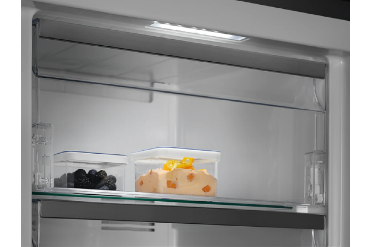 Морозильная камера Electrolux RUT7ME28X2