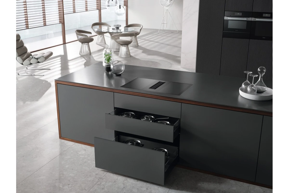 Индукционная варочная панель со встроенной вытяжкой Miele KMDA 7476 FL