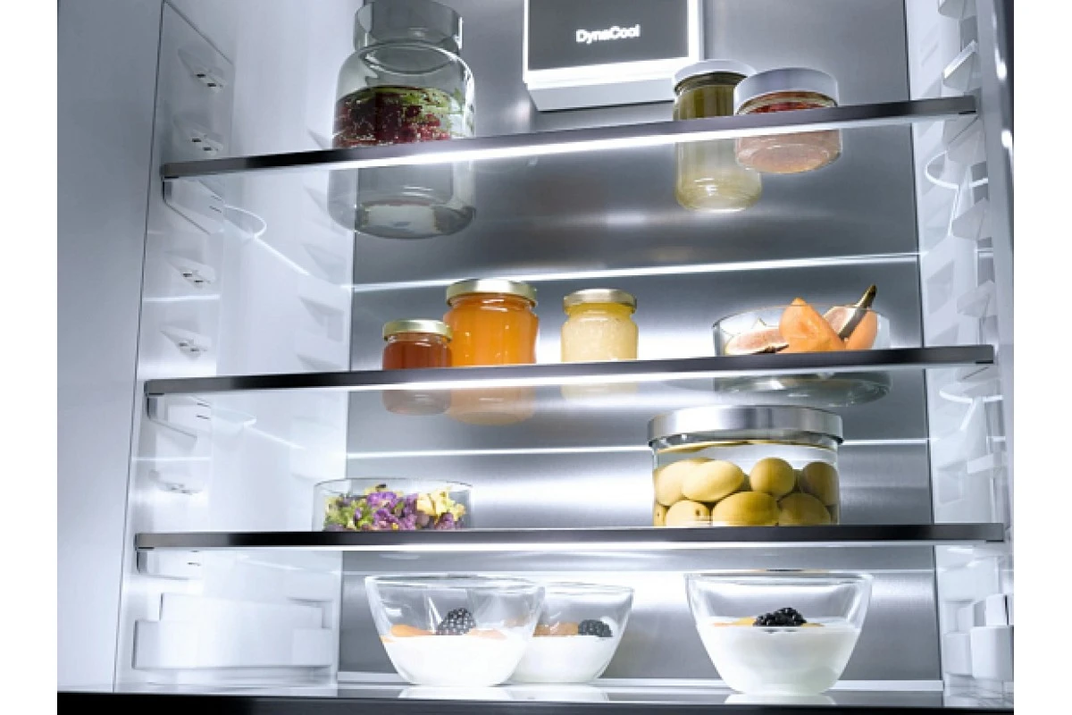 Встраиваемый холодильник Miele KFN 7785 C