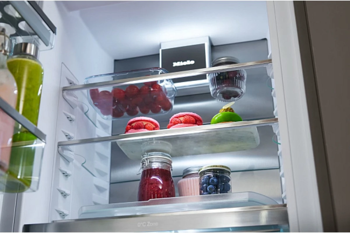 Встраиваемый холодильник Miele KFN 7795 C