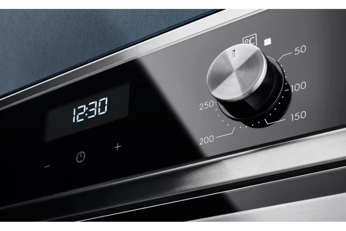 Духовой шкаф Electrolux EOF5H50BX