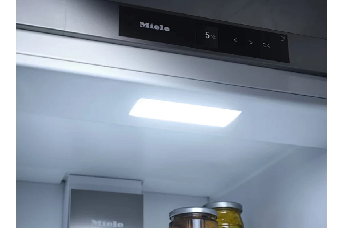 Встраиваемый холодильник Miele K 7747 C