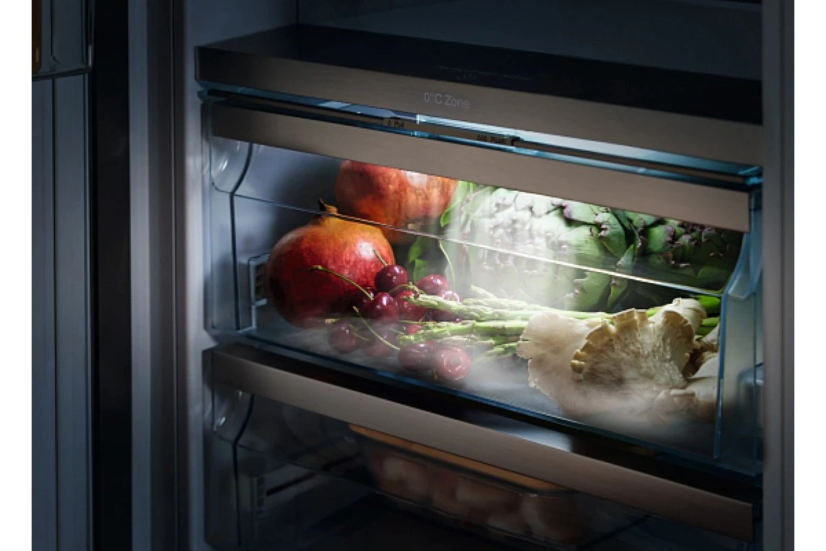 Встраиваемый холодильник Miele K 7777 C