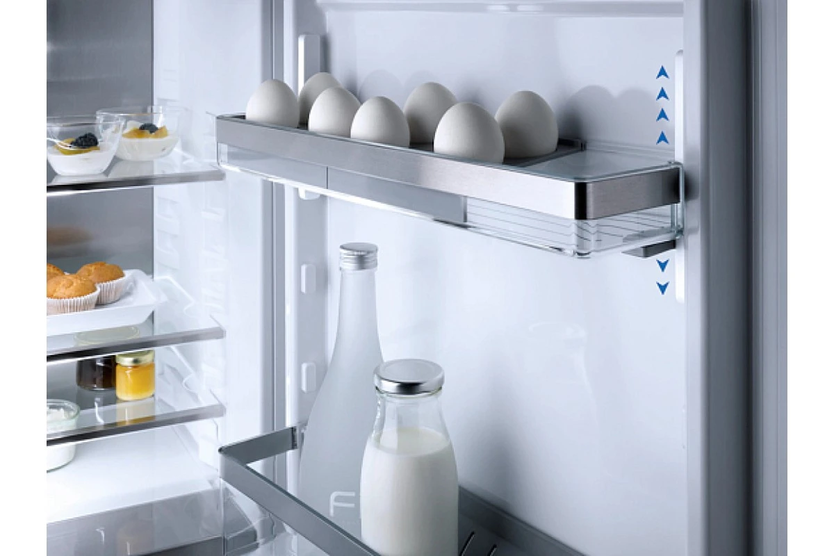 Встраиваемый холодильник Miele K 7793 C
