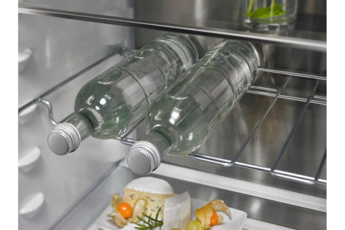 Встраиваемый холодильник Electrolux ENC8MC19S