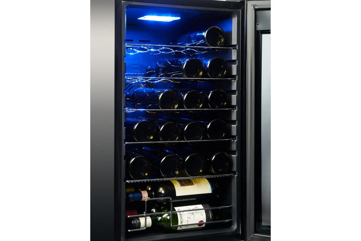 Однозонный шкаф Vinosafe VSF24AM
