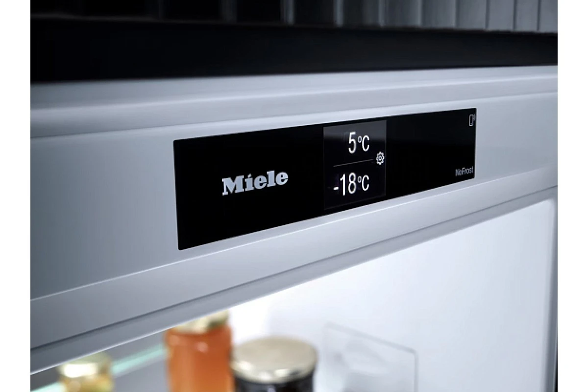 Встраиваемый холодильник Miele KFN 7795 C