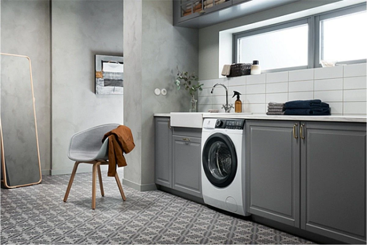 Стирально-сушильная машина Electrolux EW7WR468W