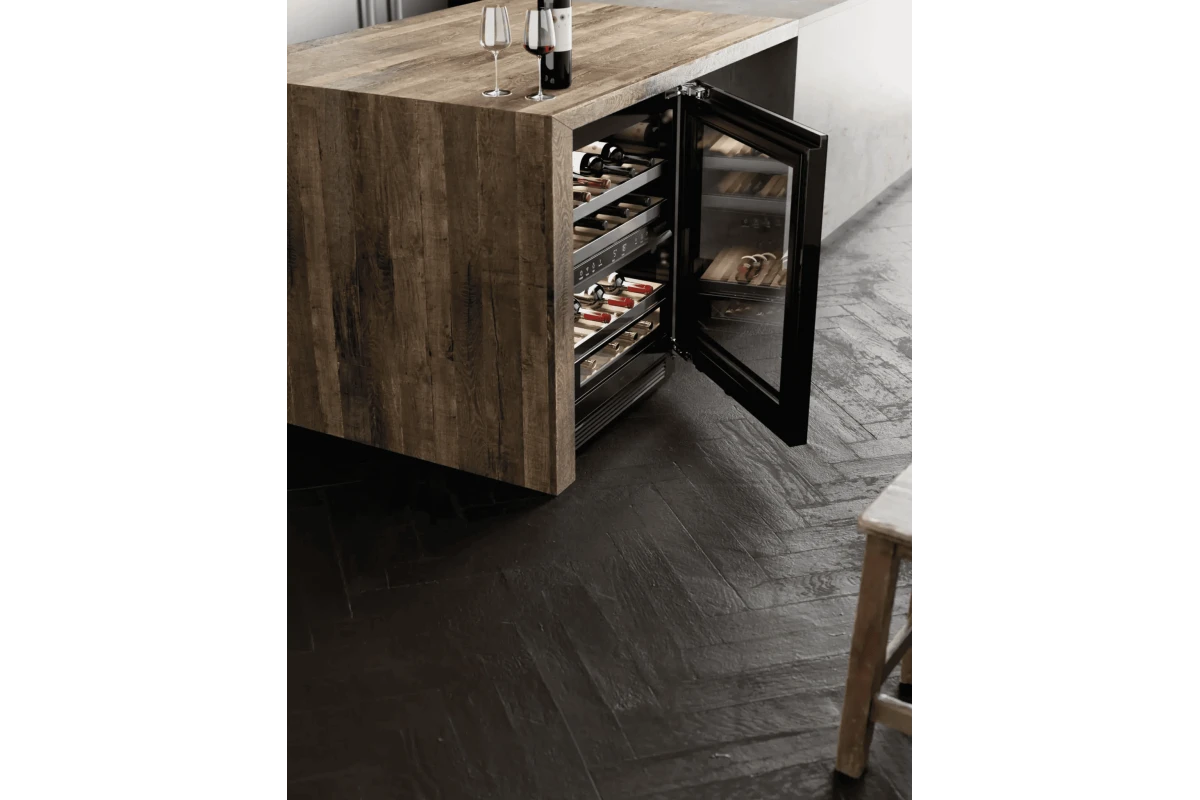 Винный шкаф Signature Kitchen Suite SKSUW2401G