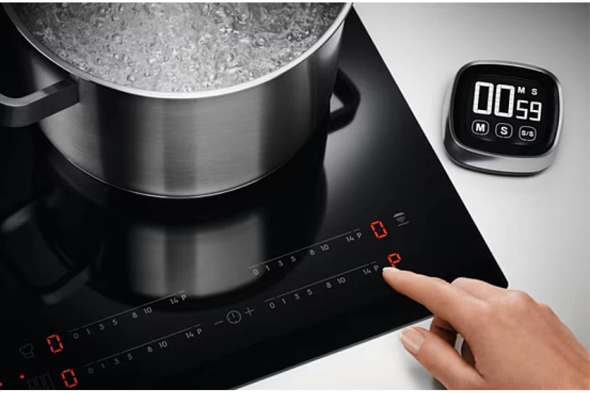 Индукционная варочная панель Electrolux KIS62443