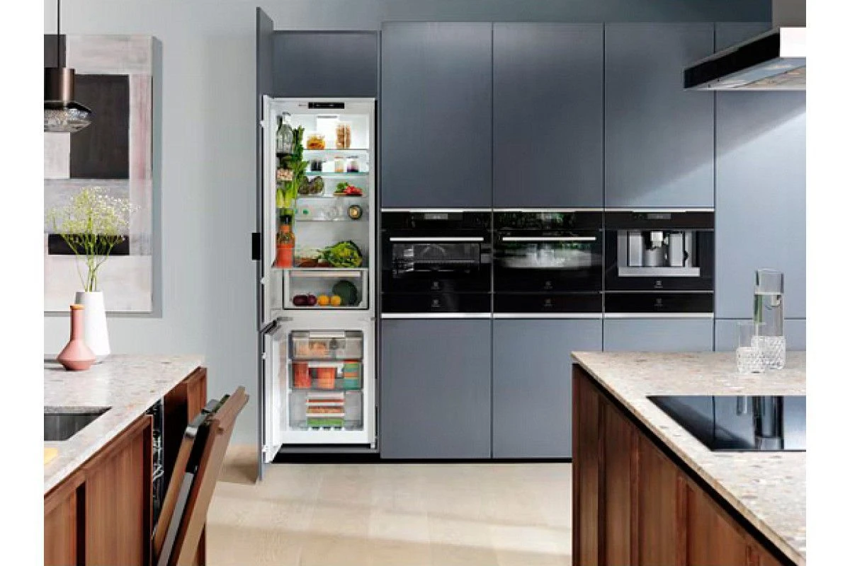 Встраиваемая посудомоечная машина Electrolux EEC67310L