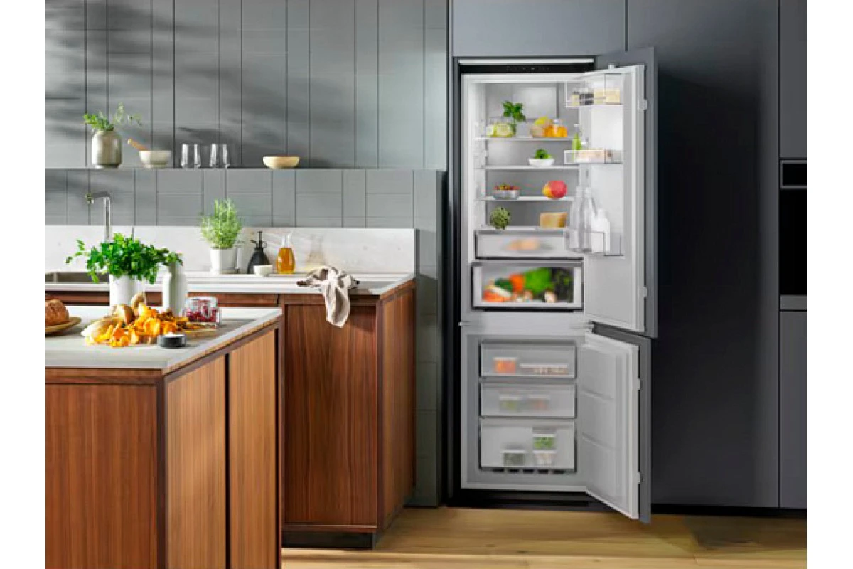 Встраиваемый холодильник Electrolux ENC8MD19S