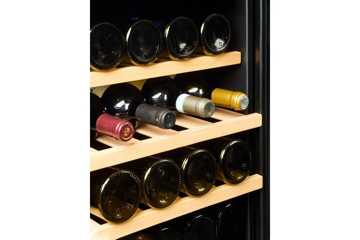 Однозонный шкаф Vinosafe VSF16AM