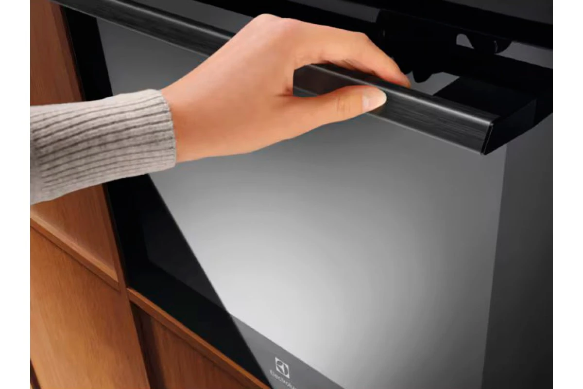 Духовой шкаф Electrolux LOC9P3XZ