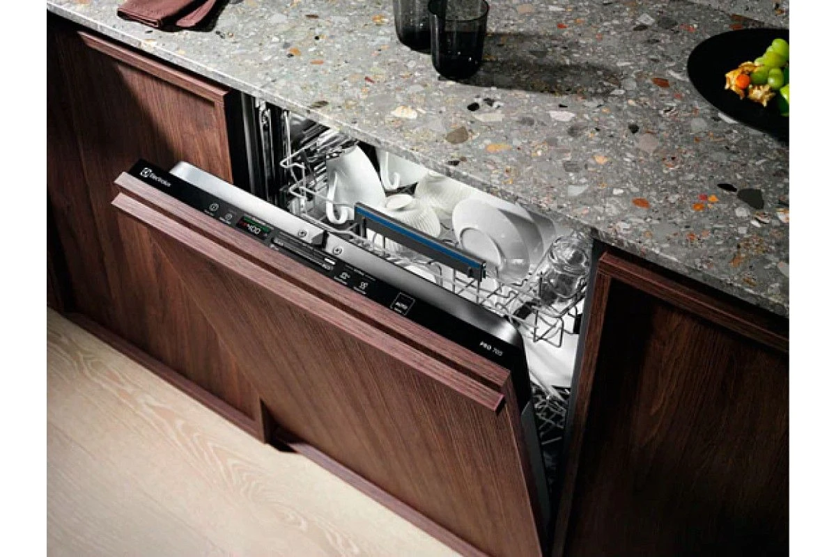 Встраиваемая посудомоечная машина Electrolux EES47320L