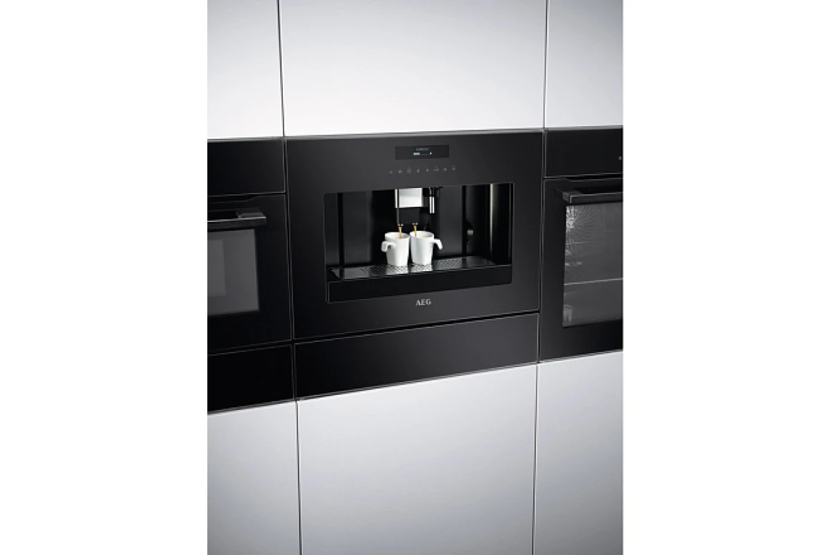 Встраиваемая кофемашина AEG KKE884500B