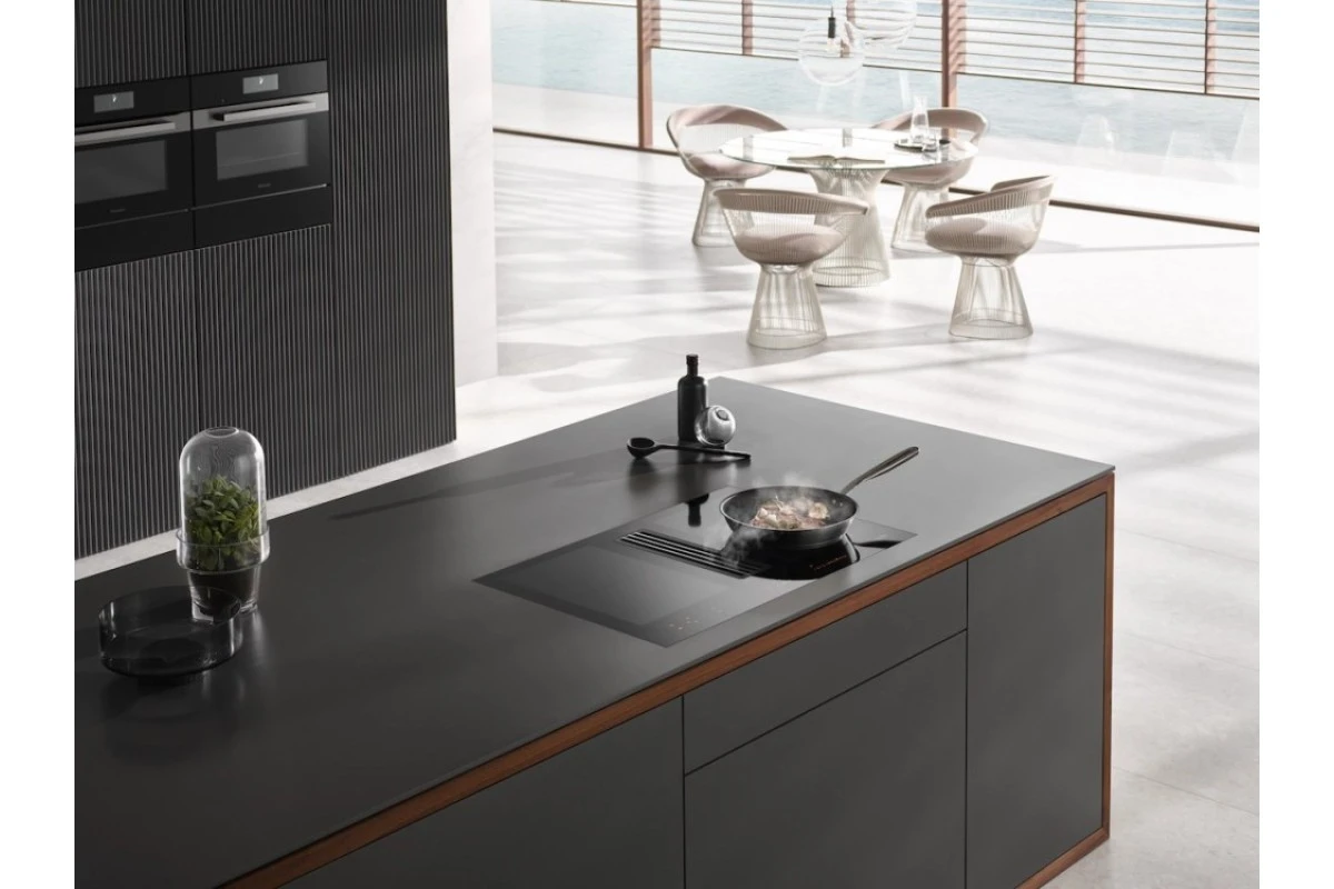 Индукционная варочная панель со встроенной вытяжкой Miele KMDA 7634 FL