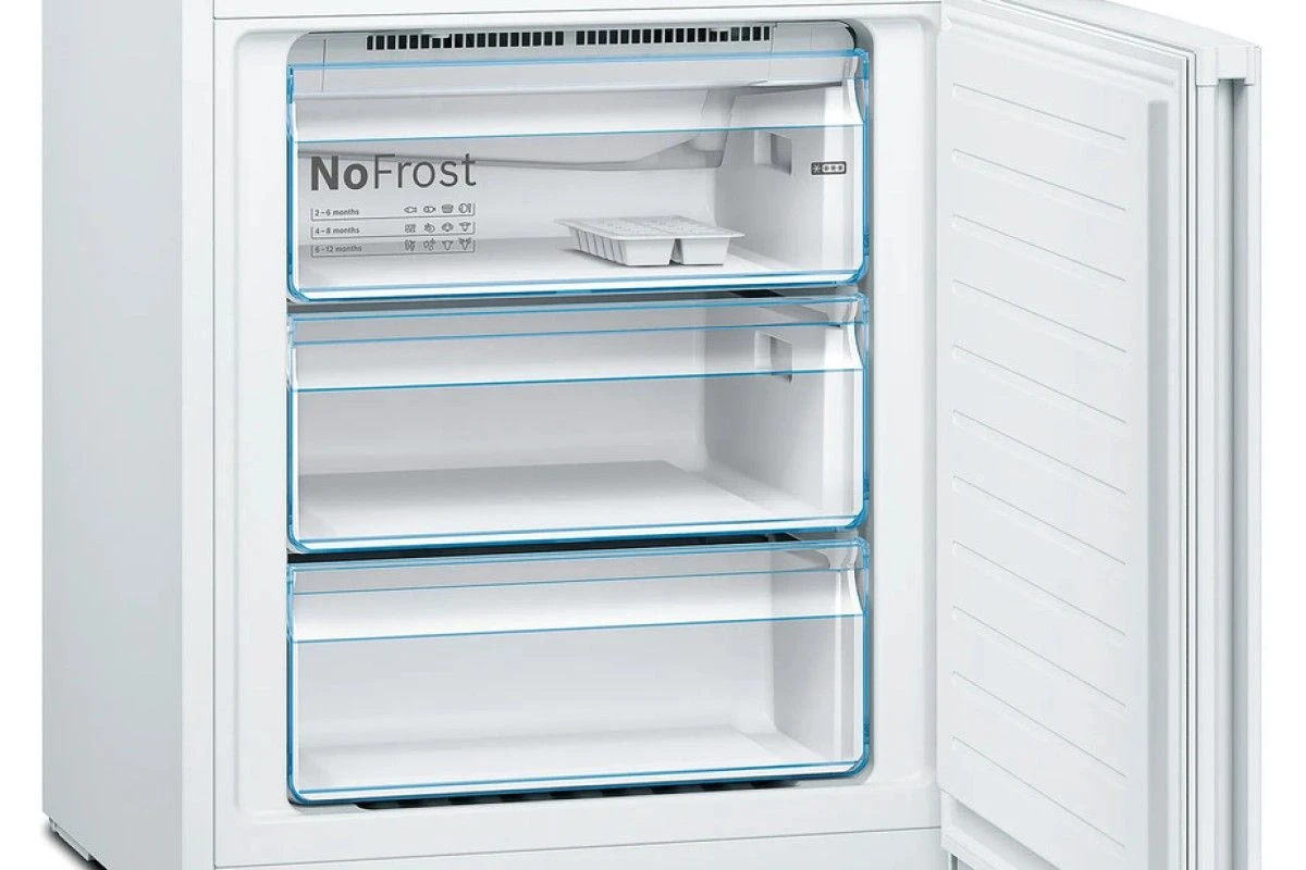Двухкамерный холодильник Bosch KGN49XWEA