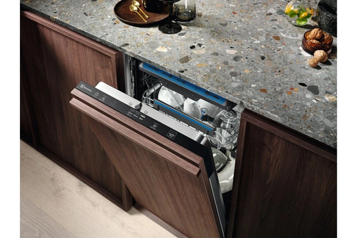 Встраиваемая посудомоечная машина Electrolux EMM23102L
