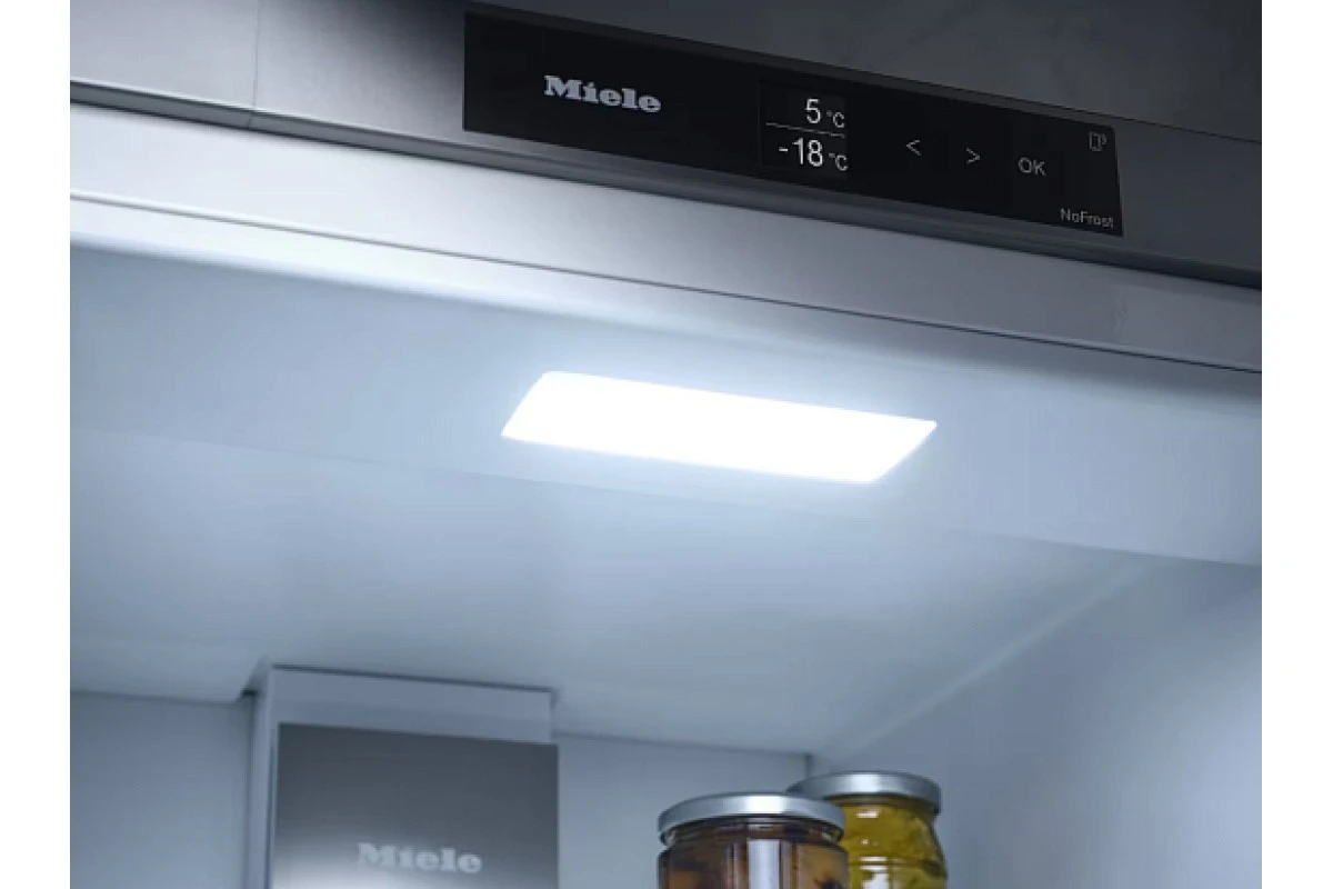 Встраиваемый холодильник Miele KFN 7734 C