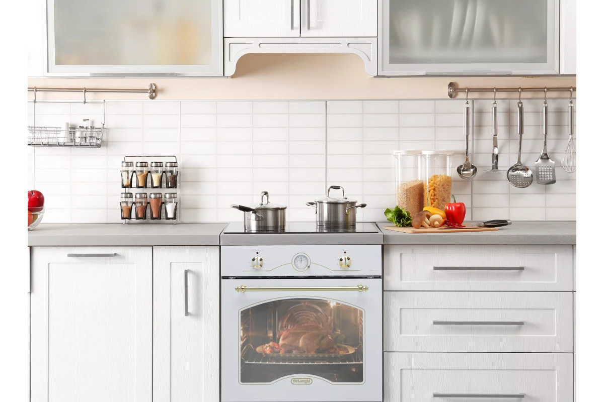 Многофункциональный электрический духовой шкаф DeLonghi CM 6 BG