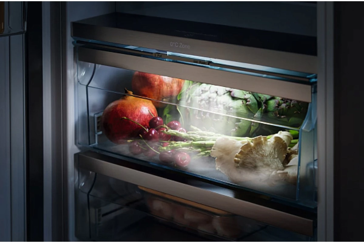 Встраиваемый холодильник Miele KFN 7795 C