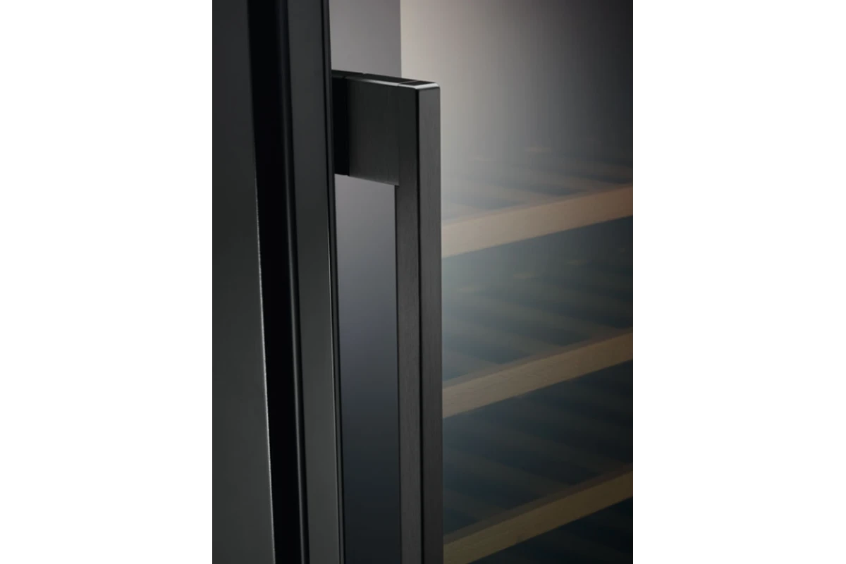 Встраиваемый винный шкаф Electrolux EWUS020B5B