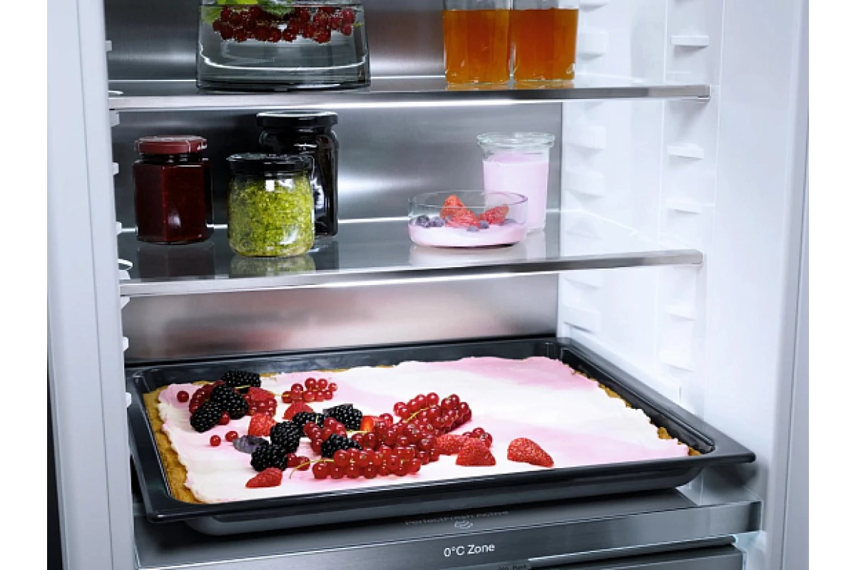 Встраиваемый холодильник Miele K 7747 C