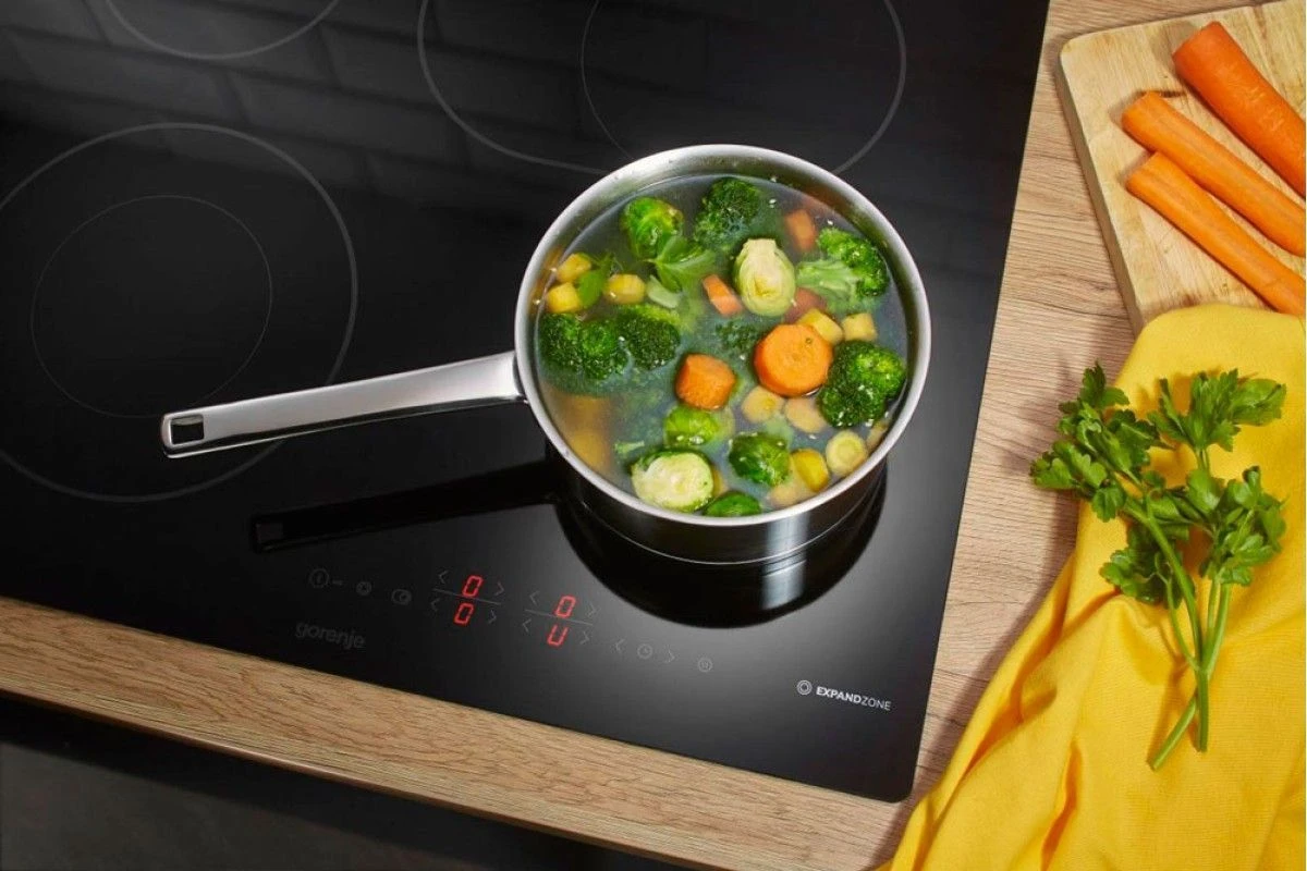 Независимая стеклокерамическая варочная панель Gorenje ECT643SYB