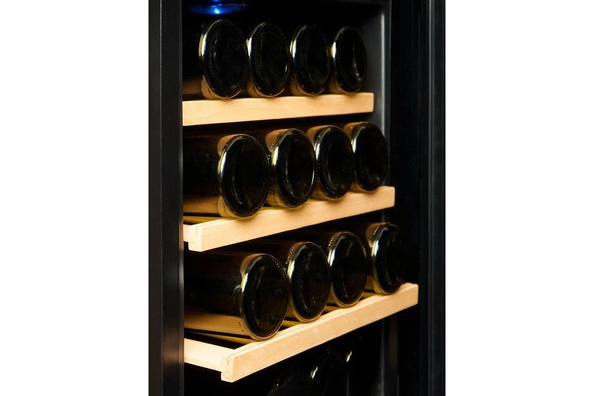 Однозонный шкаф Vinosafe VSF16AM