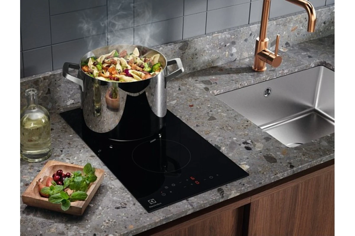 Варочная панель Electrolux LHR3233CK