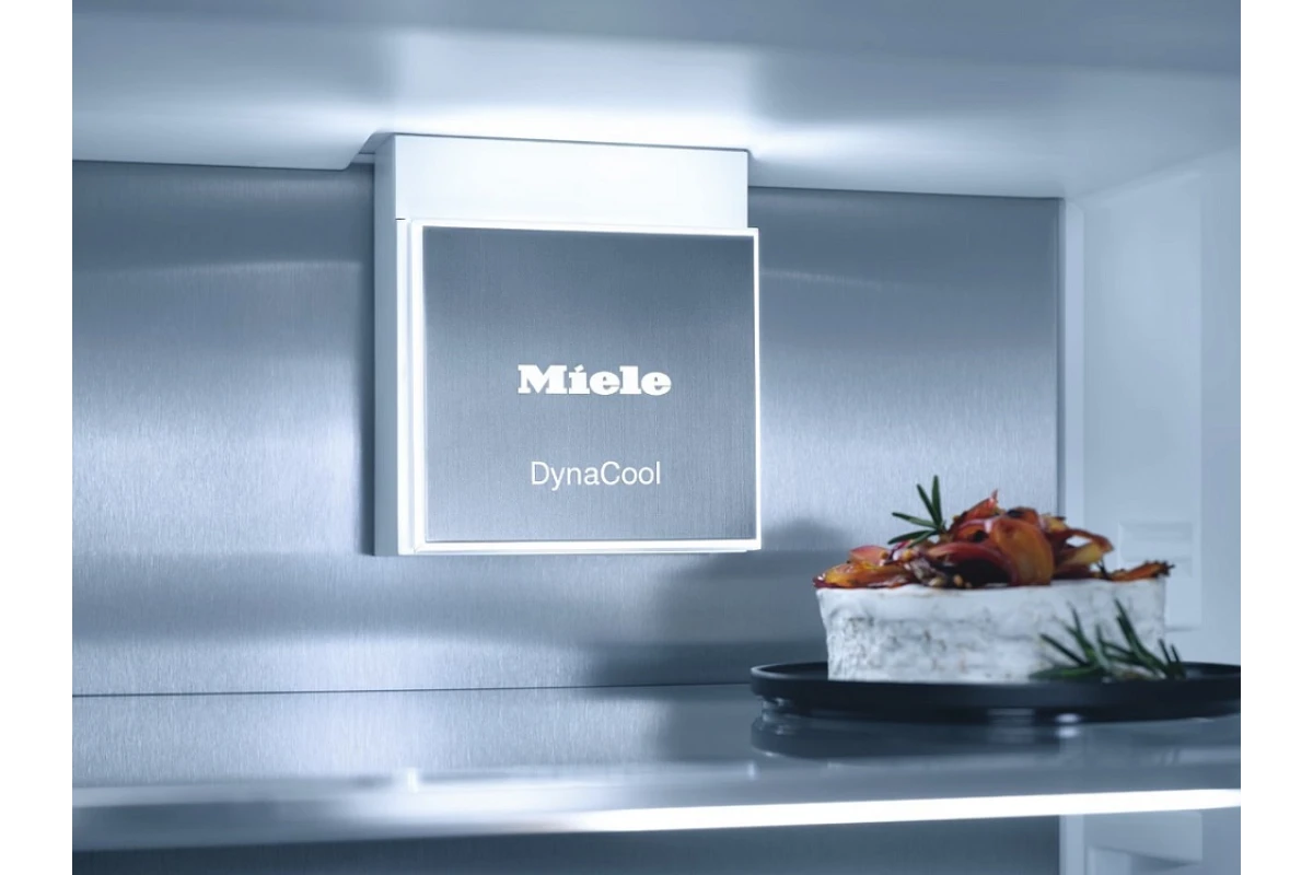 Встраиваемый холодильник Miele KFN 7774 C