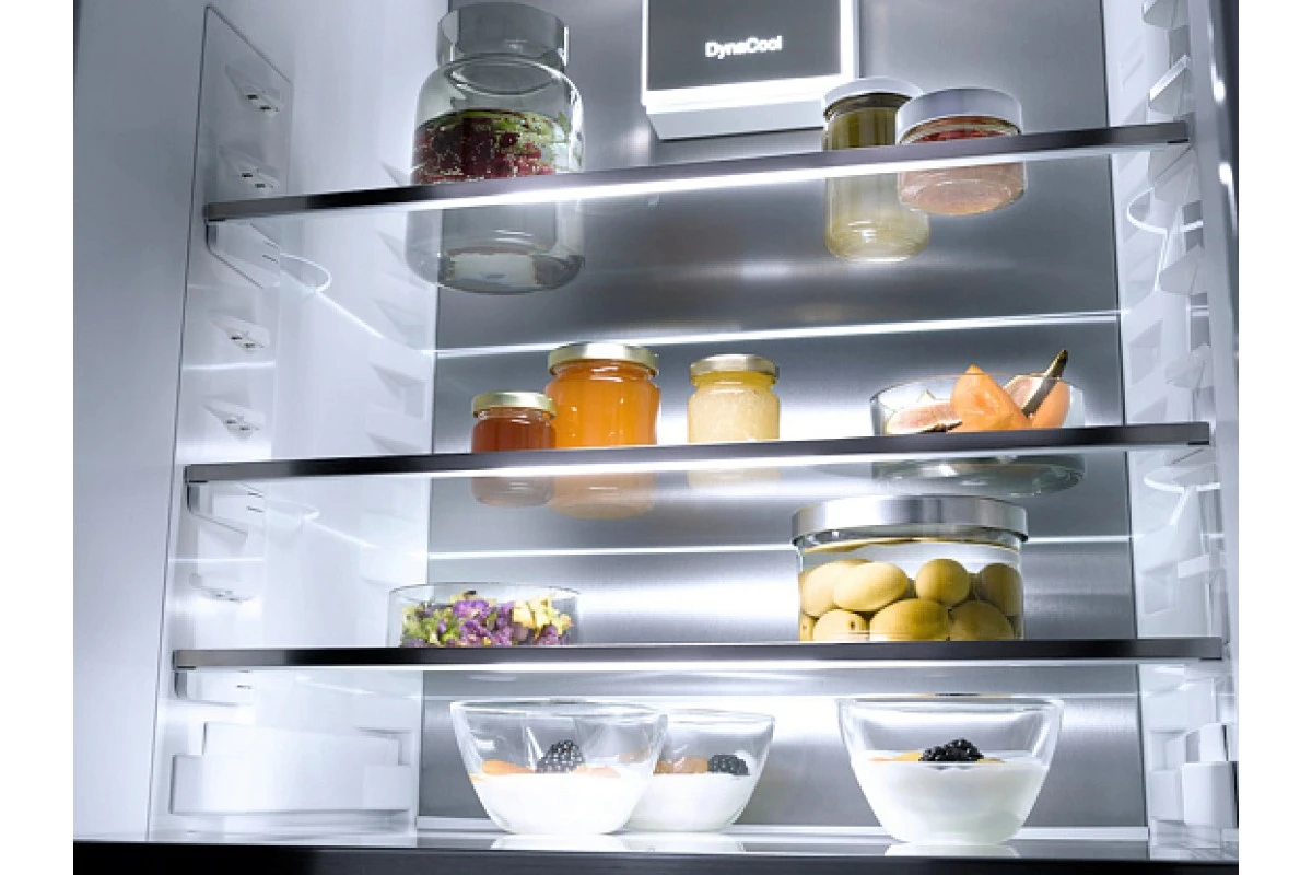 Встраиваемый холодильник Miele K 7793 C