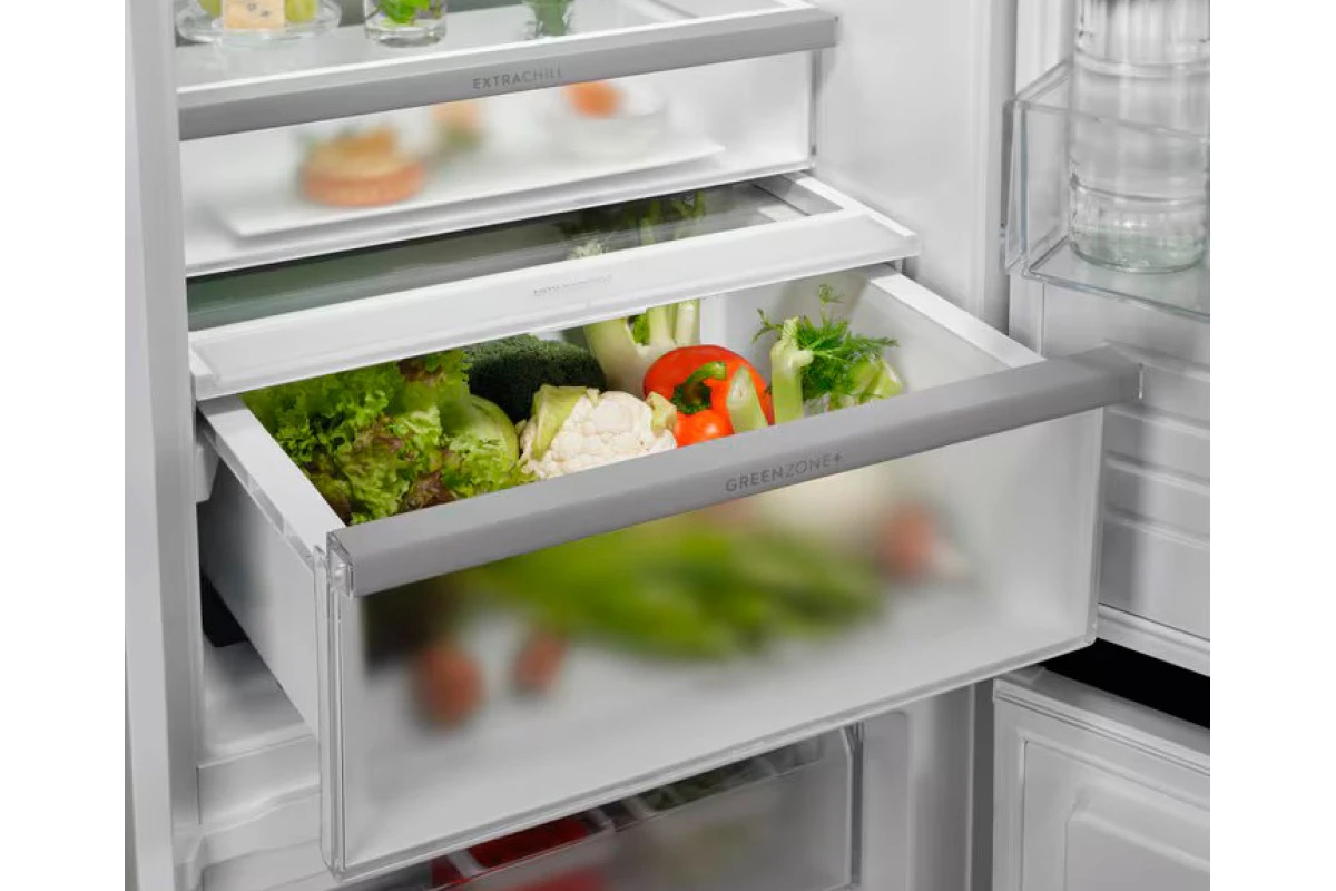 Встраиваемый холодильник Electrolux ENC8MD19S