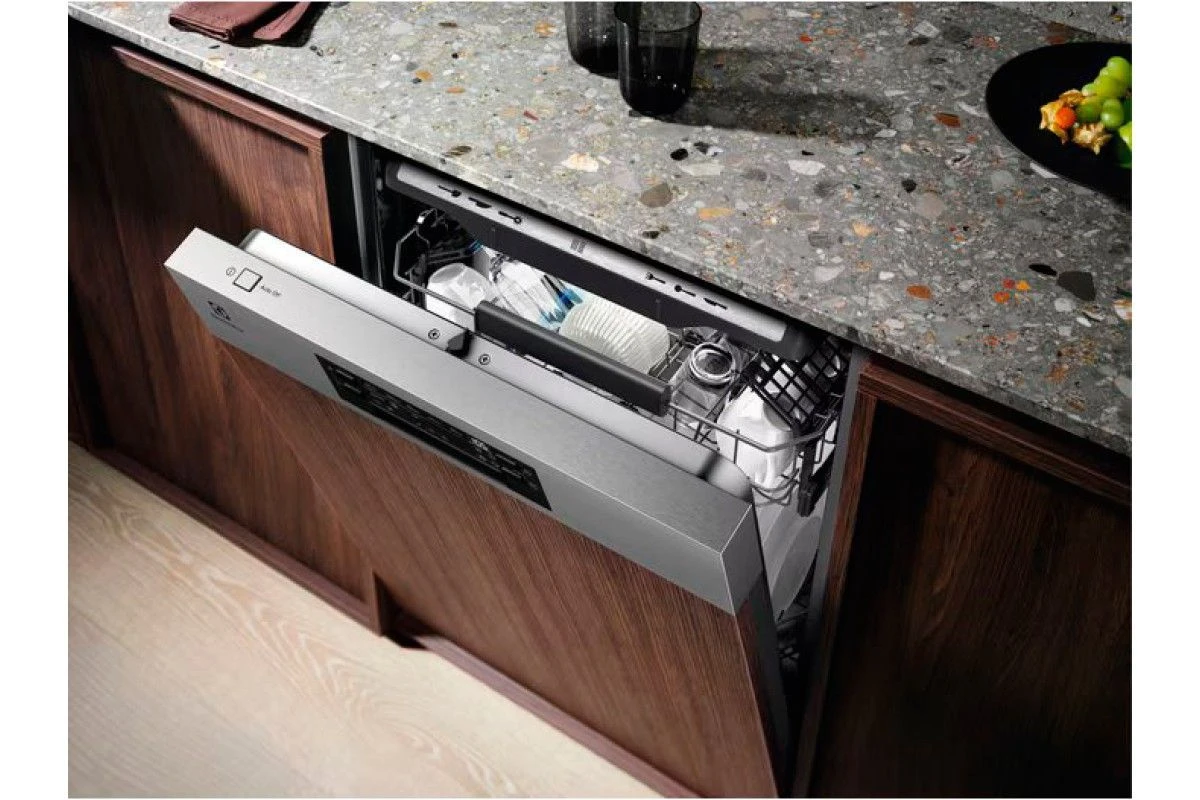 Встраиваемая посудомоечная машина Electrolux EEM69300IX