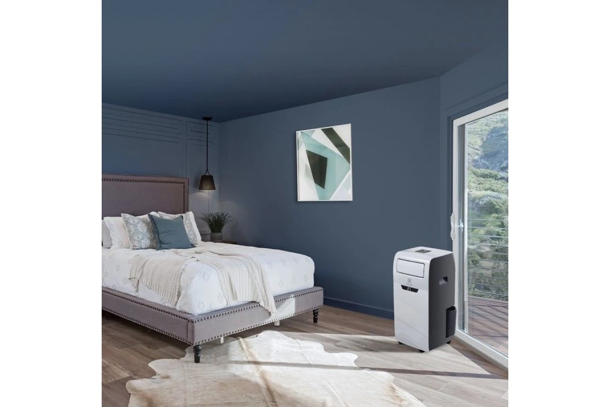 Мобильный кондиционер Electrolux Manhattan EACM-12 FM/N3