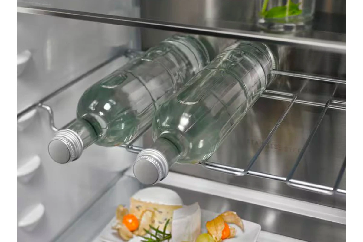Встраиваемый холодильник Electrolux ENC8MD19S