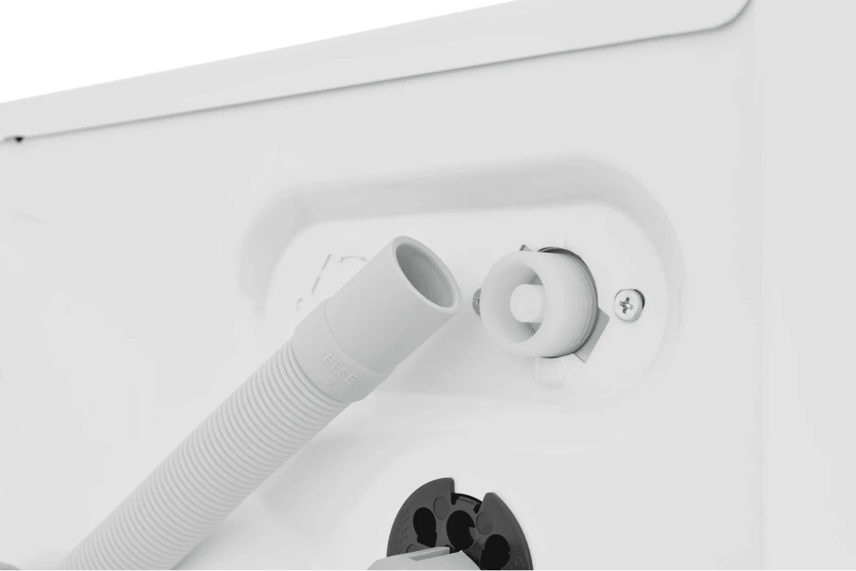 Встраиваемая стиральная машина Hotpoint BI WMHD 8482 V