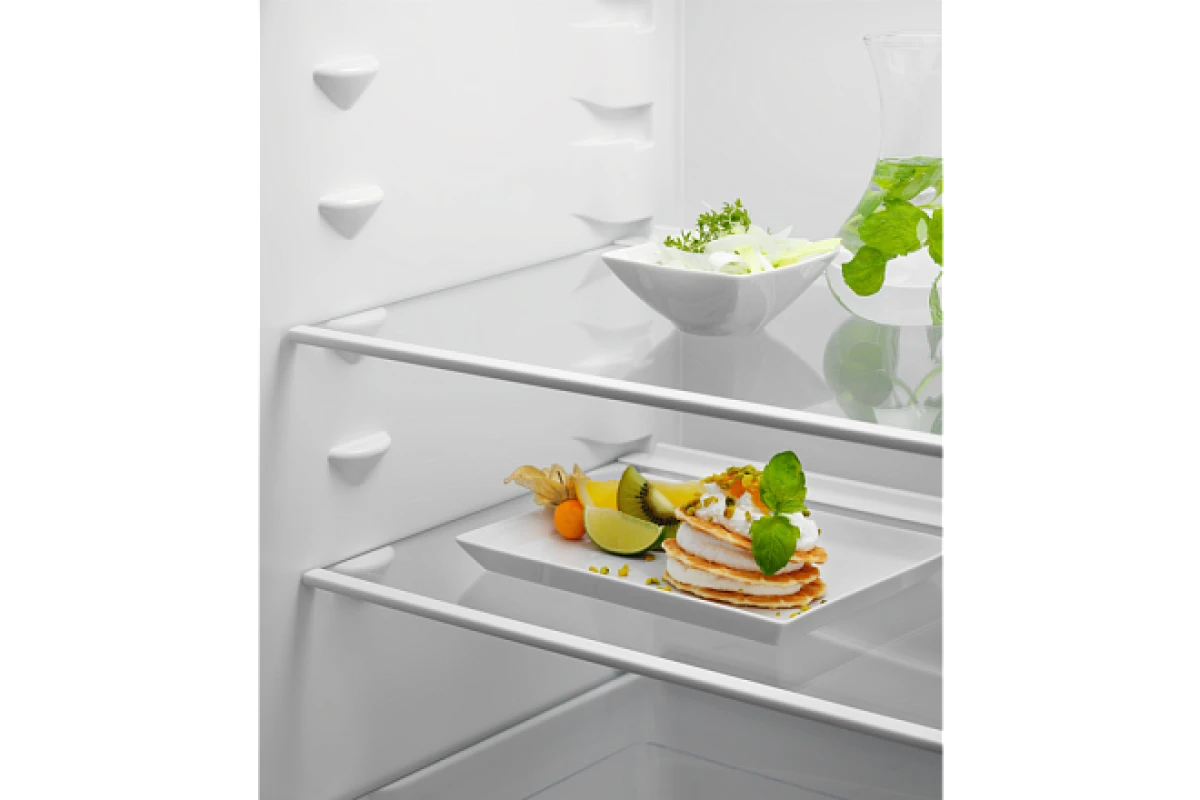Встраиваемый холодильник Electrolux LNS5LE18S