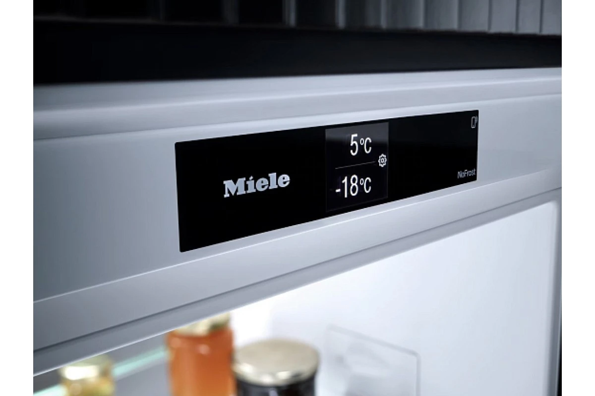 Встраиваемый холодильник Miele KFN 7785 C