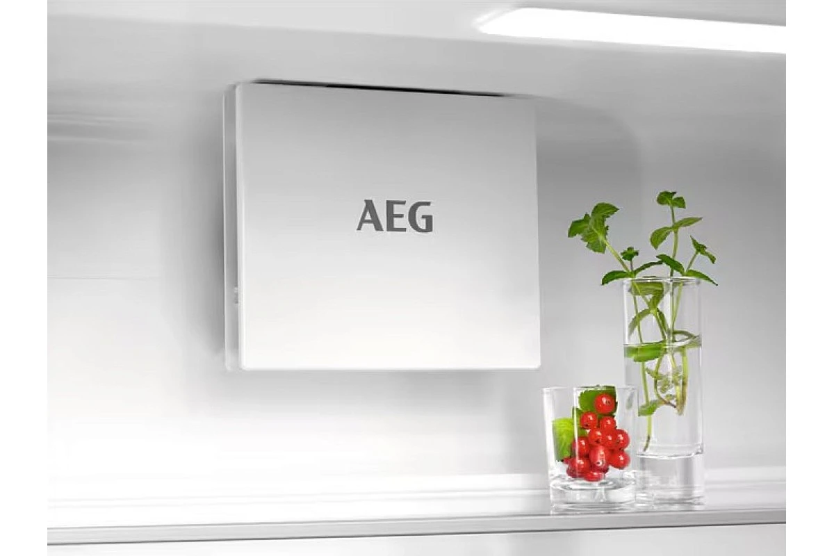 Встраиваемый холодильник AEG TSC7G181ES
