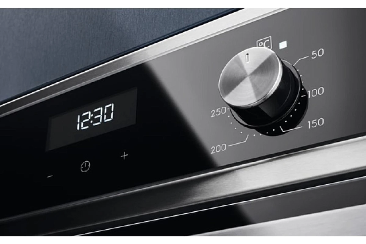 Духовой шкаф Electrolux EZF5C50X