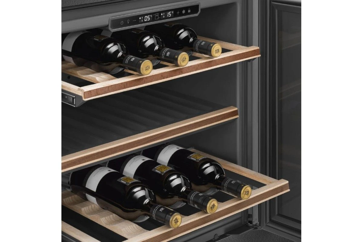 Встраиваемый холодильный шкаф для вина Smeg CVI329X3